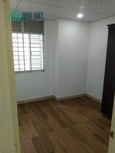 Chính chủ cần bán gấp !!! Chung cư 109 nguyễn biểu phường 1 quận 5 (đi bộ 5p là q1)