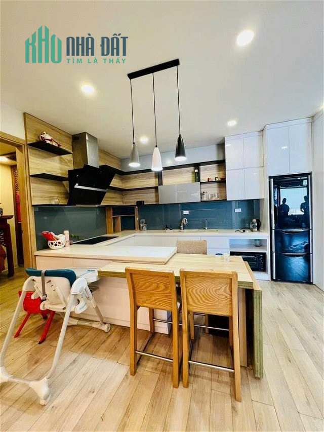 Cần bán 3PN chỉ với 5.2 tỷ, DT 124 m2  view thoáng sổ đỏ CC lâu dài slot oto