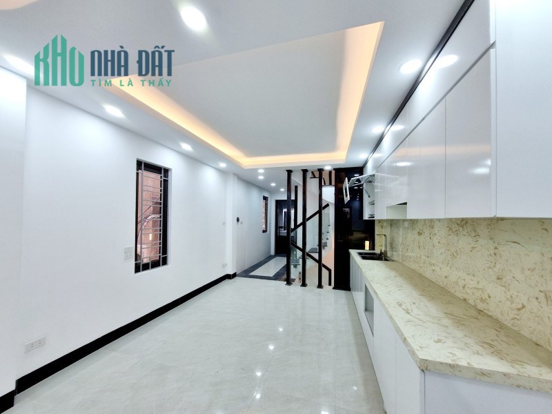 Nhà đẹp Ngọc Lâm, 6 tầng, thang máy, ngõ ô tô, kinh doanh, 47m2, MT 3.6m, giá 8.2 tỷ