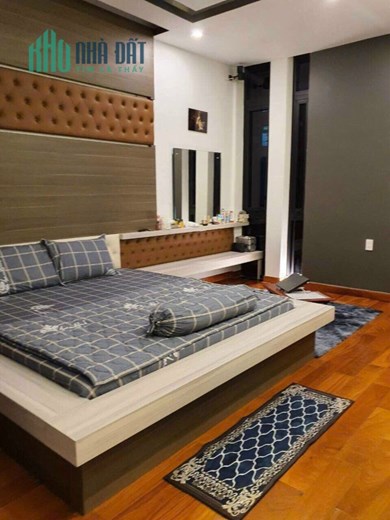 KHU ĐANG SỐNG, NHÀ TUYỆT ĐẸP NGAY TÂN SƠN NHÌ-ĐỘC LẬP. GIÁ 9.5 TỶ TL