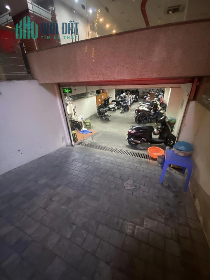 Bán nhà mặt phố Nguyễn Trường Tộ 206m², 11 tầng, MT 6.9m, Giá chào 120 tỷ Ba Đình. Chi tiết liên hệ