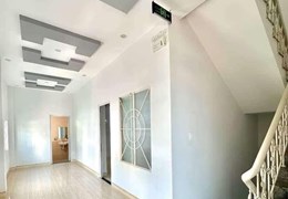 Cho thuê nhà 3 tầng kiệt ô tô 5m : Nguyễn Văn Thoại , ngay gần Biển