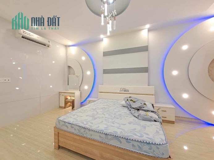 Cho thuê nhà 3 tầng kiệt ô tô 5m : Nguyễn Văn Thoại , ngay gần Biển