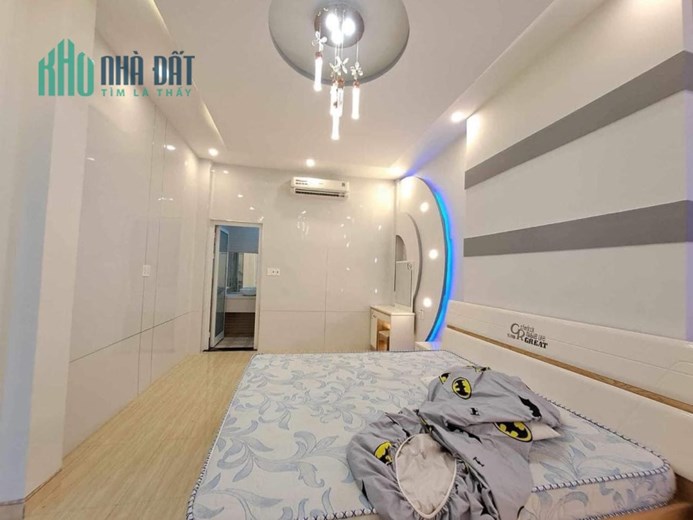 Cho thuê nhà 3 tầng kiệt ô tô 5m : Nguyễn Văn Thoại , ngay gần Biển