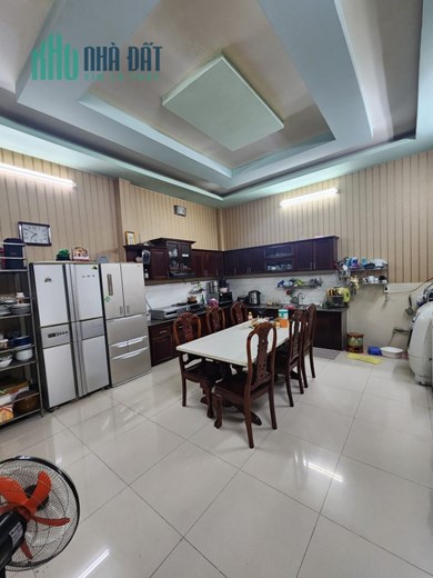 Nhà Tân Phú, gần Gò Dầu đại siêu thị Aeon, 1trệt 3lầu, hẻm xe tải, 5 phòng ngủ giá 9.5 tỷ thương