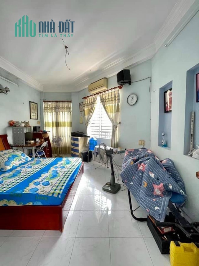 Bán nhà gấp nhà 73.4m2 khu phân lô, hẻm ôtô Phan Văn Hớn quận 12 giá chỉ 3.930 tỷ.