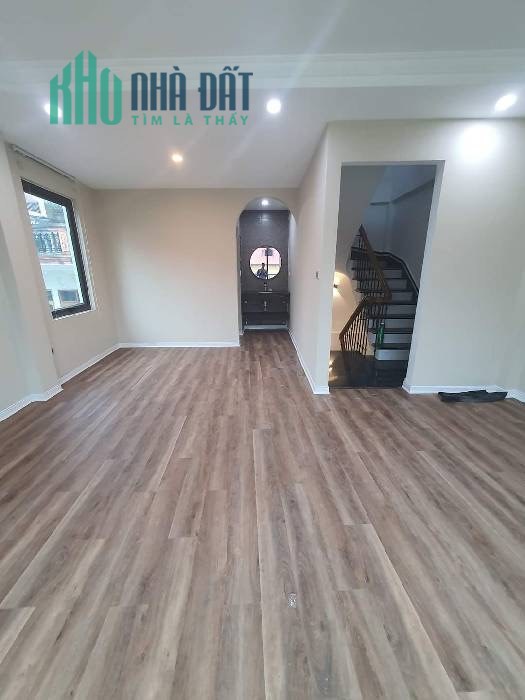 Nhà Ngọc Trì Thạch Bàn , Long Biên 45M x 6T  , Gara Ô Tô , Sát Ô Tô Tránh , Lô Góc . Giá 5 Tỷ