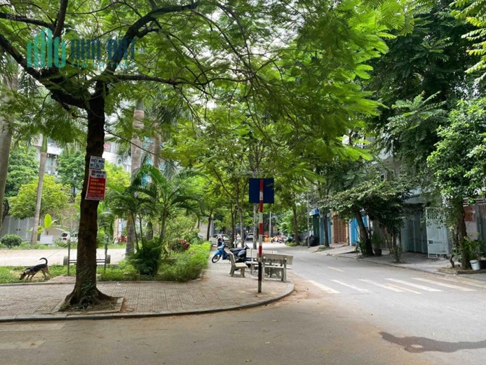 CHÍNH CHỦ BÁN NHÀ PHỐ LÊ TRỌNG TẤN, HÀ ĐÔNG MẶT VƯỜN HOA, VỊ TRÍ ĐẸP KINH DOANH TỐT.
