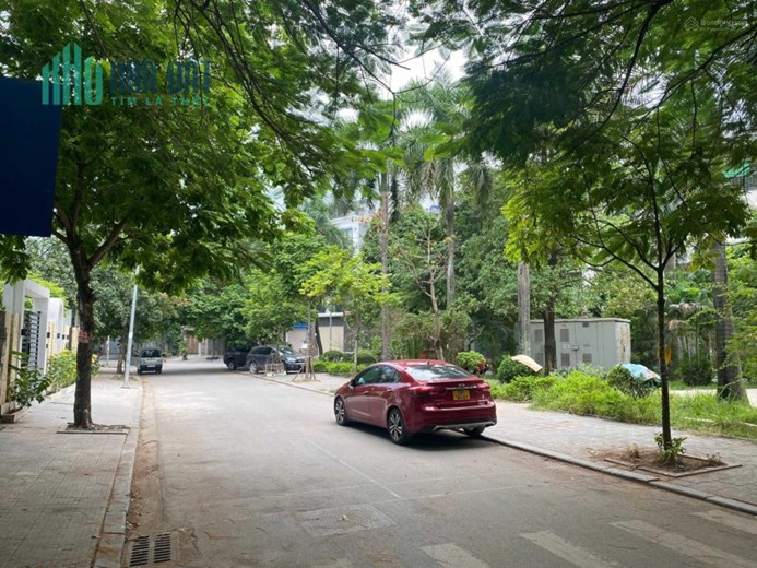 CHÍNH CHỦ BÁN NHÀ PHỐ LÊ TRỌNG TẤN, HÀ ĐÔNG MẶT VƯỜN HOA, VỊ TRÍ ĐẸP KINH DOANH TỐT.
