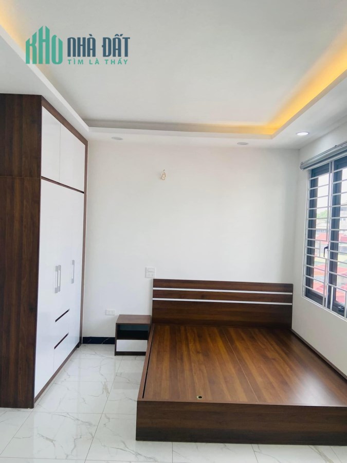 Nhà 5 tầng mặt phố Nguyên Hồng, Đống Đa 77m2 chỉ hơn 20 tỷ