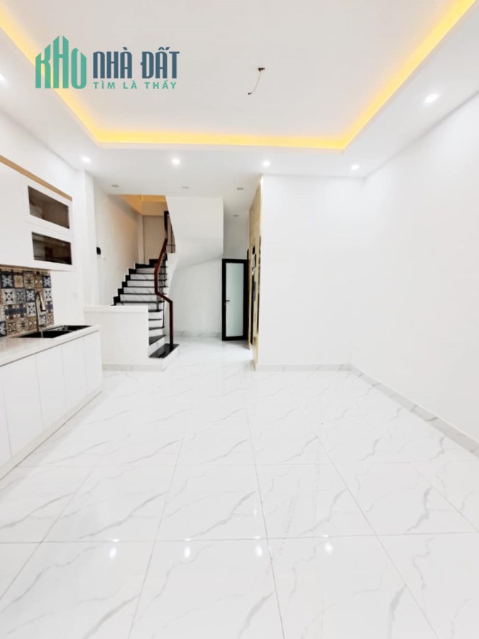 NHÀ CỔ NHUẾ GẦN PHẠM VĂN ĐỒNG 35M2*6 TẦNG TM, 2 MẶT THOÁNG, GẦN OTO, GIÁ HƠN 4.5 TỶ