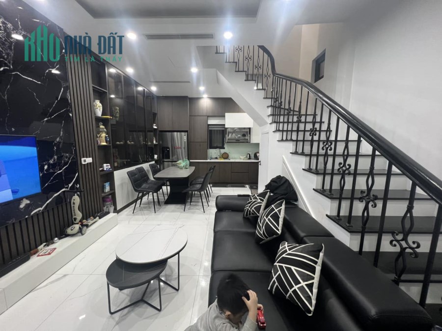 Bán nhà mặt phố Láng Hạ 40m², 5 tầng, MT 4.4m, giá 6.9 tỷ, quận Đống Đa Mua gọi O9 2628 5559