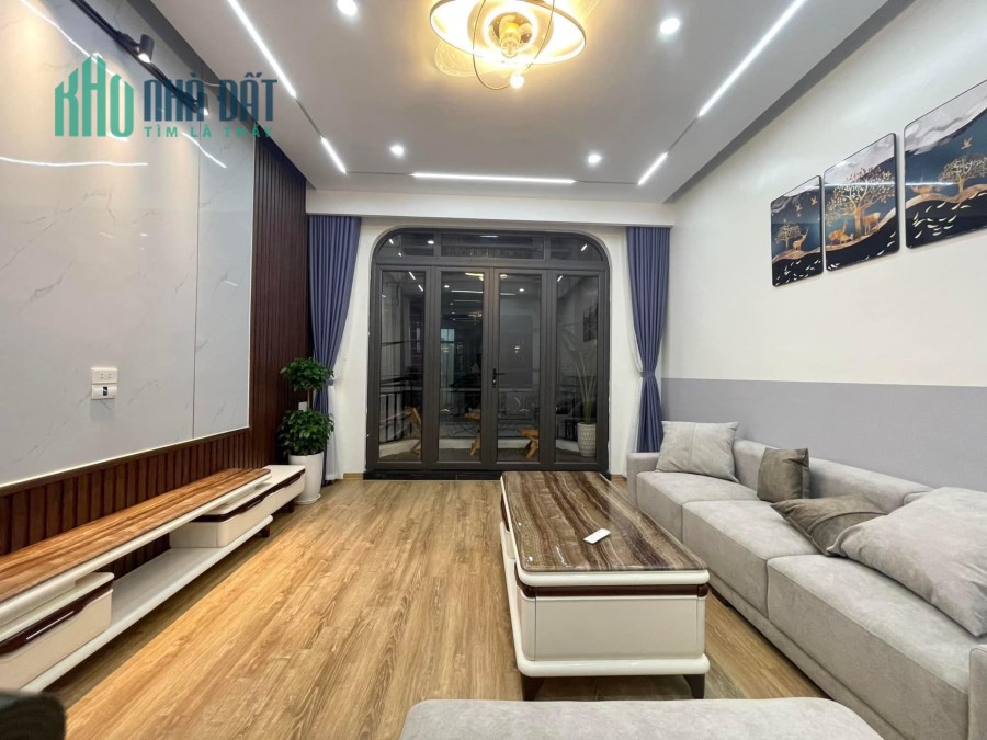 O9 Z6Z8 5559 Bán nhà Trần Quốc Hoàn 50m², 5 tầng, MT 4.2m, giá 12.2 tỷ Cầu Giấy. Mới nhất