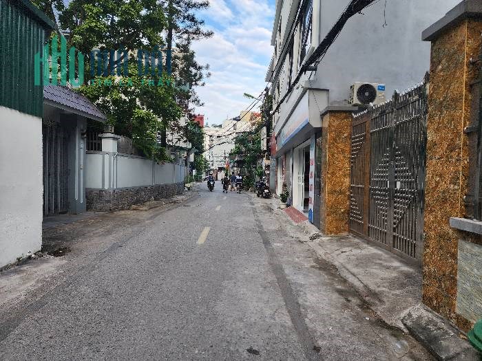Bán nhà Cổ Linh gần AEOL lô góc thoáng sáng ô tô 36m 5 tầng mặt tiền 4m giá 2 tỷ 75