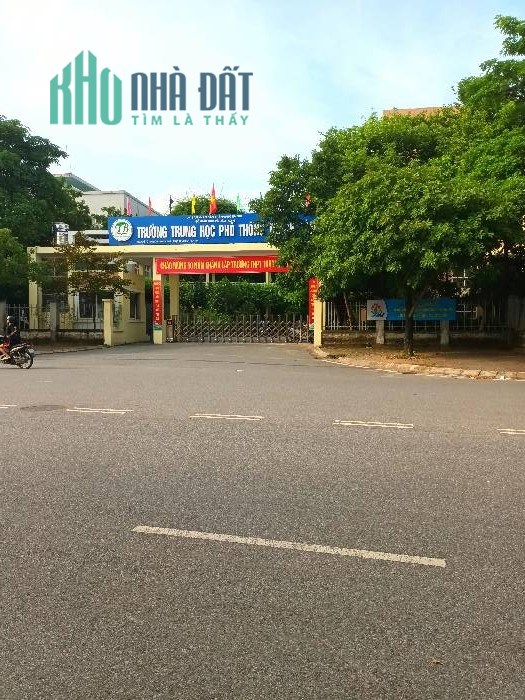 Bán nhà Cổ Linh gần AEOL lô góc thoáng sáng ô tô 36m 5 tầng mặt tiền 4m giá 2 tỷ 75