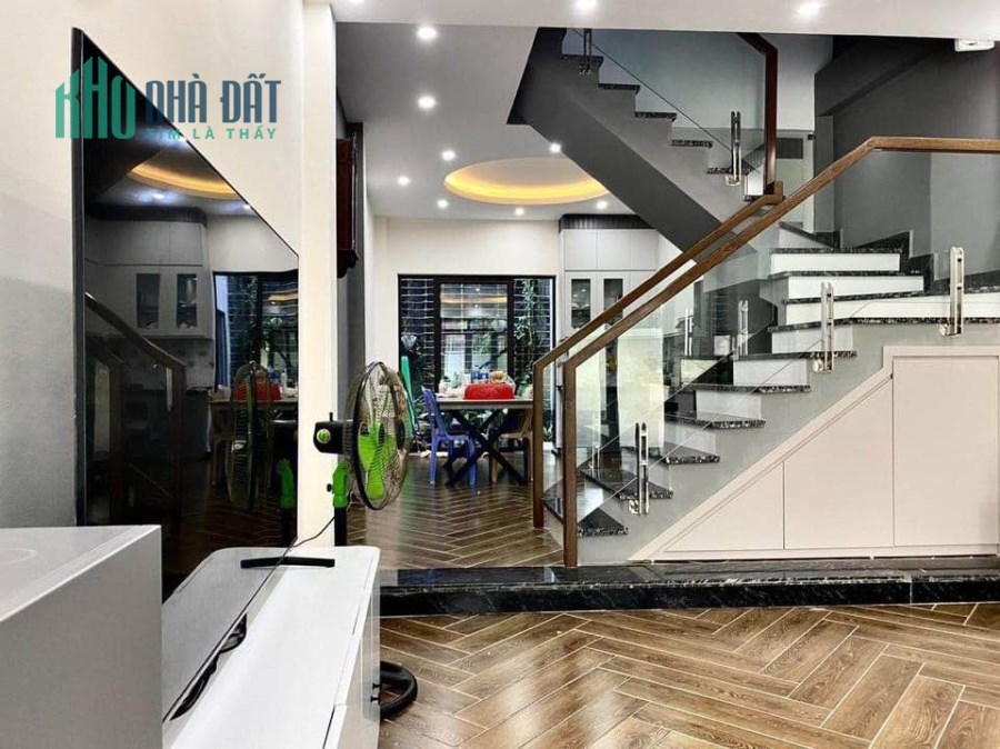 BÁN NHÀ  Nguyễn Xuân Khoát  gần đại phố hàng xóm ngoại giao đoàn 65 M 5TẦNG 7.4TỶ