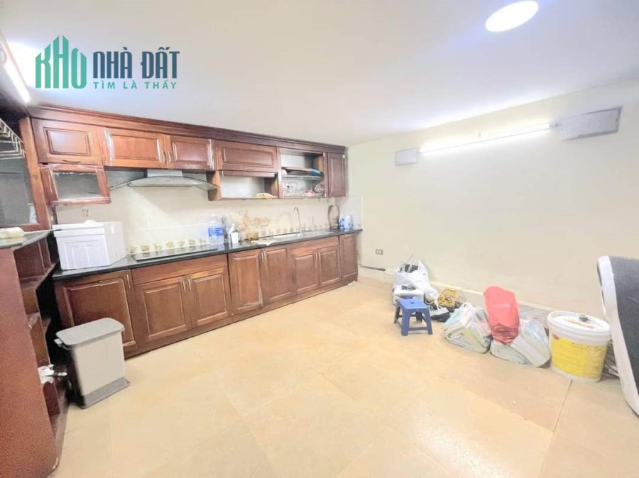 BÁN LUÔN NHÀ TÂN MAI, TRƯƠNG ĐỊNH, Ô TÔ ĐỖ CỬA. DT 40M ×5T CHỈ 4 HƠN 4 TỶ