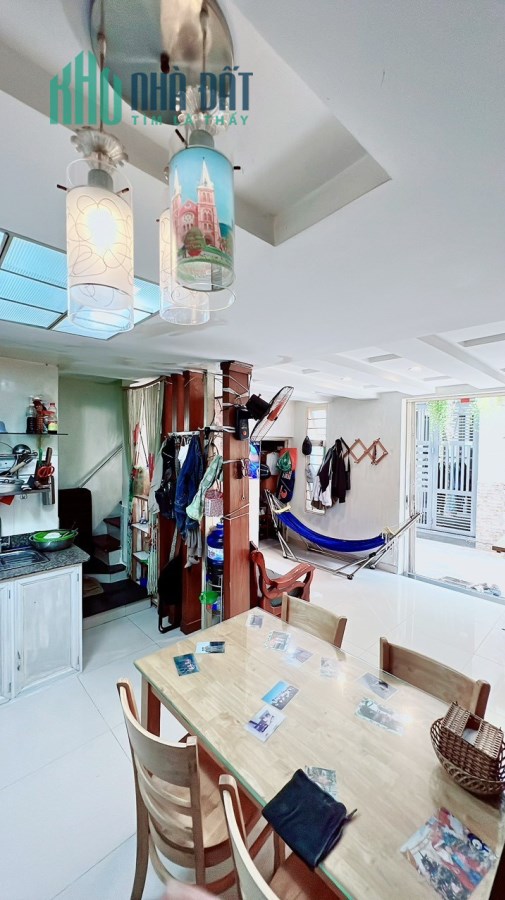 Bán Gấp Nhà Đường số 8 Lê Văn Quới Ngay ngã tư 4 xã hẻm xe hơi đỗ 30 m2 ,2 Tầng  Nhỉnh 2 tỷ