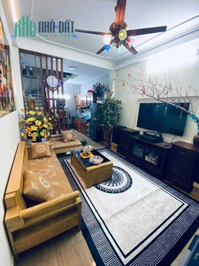 Bán Nhà Mặt Phố Thụy Phương 29/33m2 x 4 tầng, 2 phòng ngủ, có thể làm 3 phòng, nội thất sang trọng,