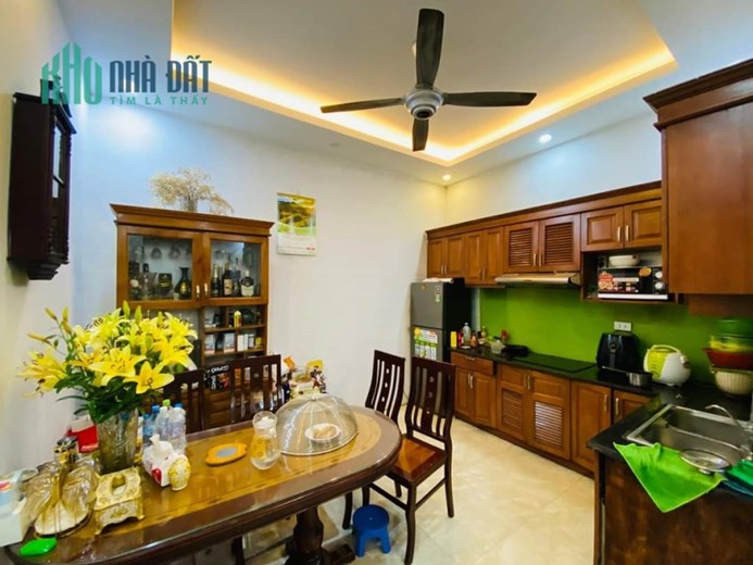 Chính chủ bán Gấp! Phân Lô Hoàng Quốc Việt, Quận Cầu Giấy,  41m x 4Tầng, Giá 10 tỷ.