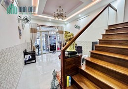 Giảm 2 tỷ! Bán nhà 2,5 tầng 90m2, MT 5,6m. Oto đậu 24/7