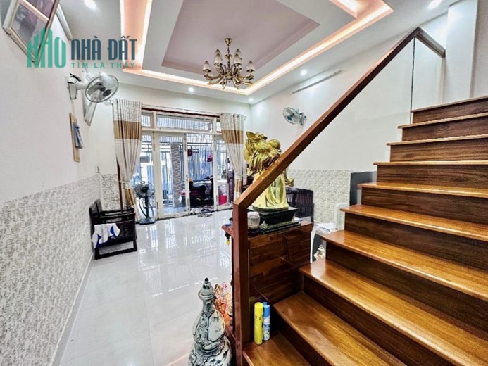 Giảm 2 tỷ! Bán nhà 2,5 tầng 90m2, MT 5,6m. Oto đậu 24/7