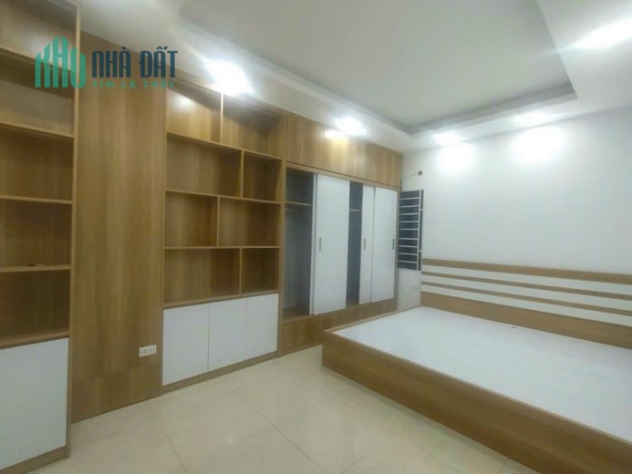 HOÀNG VĂN THÁI PL OTO CHẠY VÒNG QUANH 45M 5T MT 4M GIÁ CHỈ NHỈNH 8 TỶ