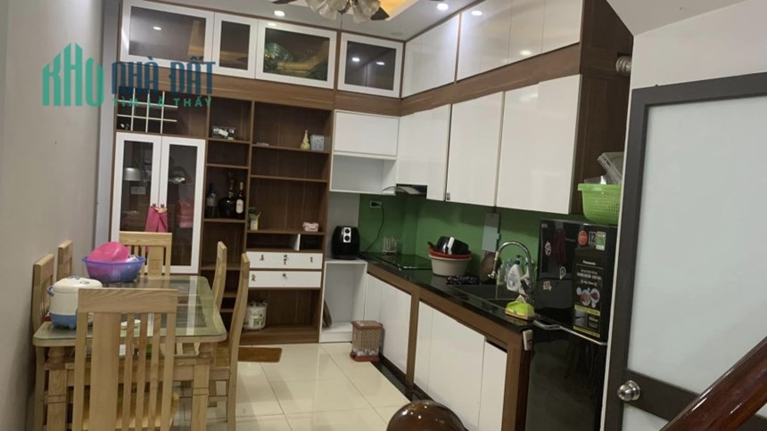 Bán nhà  Khương Đình 42m x 5 tầng, mt: 3.8m, chỉ 6,75 tỷ, ô tô đỗ cửa