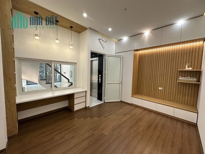 Nhà đẹp Lê Trọng Tấn 55m x 4 tầng, mt: 5m, thang máy, ô tô vào nhà.
