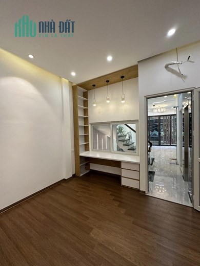 Nhà đẹp Lê Trọng Tấn 55m x 4 tầng, mt: 5m, thang máy, ô tô vào nhà.