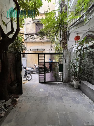 Bán nhà Hoàng Văn Thái 70m x 4 tầng, lô góc, ô tô vào nhà, ngõ thông
