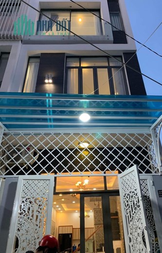 Chính chủ cho thuê nhà 3 tầng đẹp, full nội thất ngay thị trấn Nhà Bè, TPHCM
