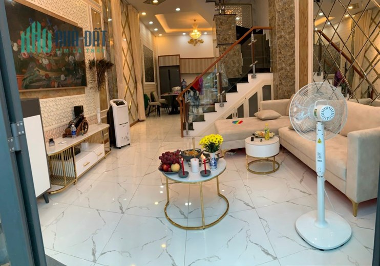 Chính chủ cho thuê nhà 3 tầng đẹp, full nội thất ngay thị trấn Nhà Bè, TPHCM