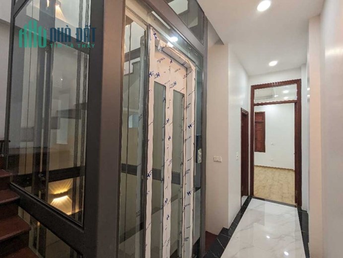 Bán nhà Hoàng Văn Thái  64,4m x 7T  MT 3.9m giá 17,9 tỷ