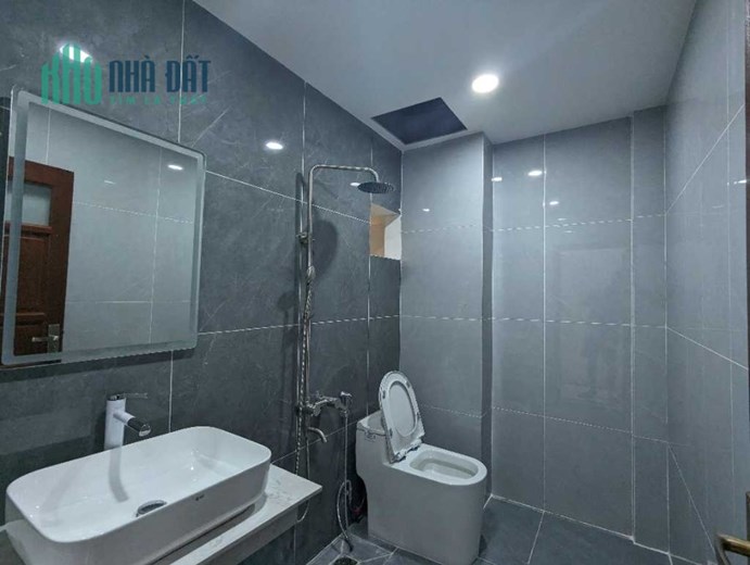 Bán nhà Hoàng Văn Thái  64,4m x 7T  MT 3.9m giá 17,9 tỷ