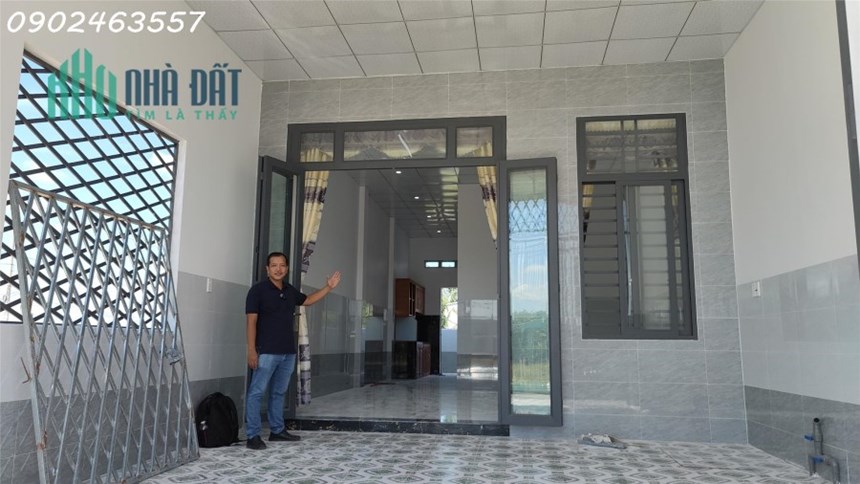 Nhà Mặt Tiền Nhựa - Đẹp Như Mơ - giá bán 890 Triệu!