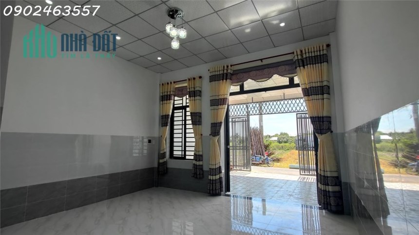 Nhà Mặt Tiền Nhựa - Đẹp Như Mơ - giá bán 890 Triệu!