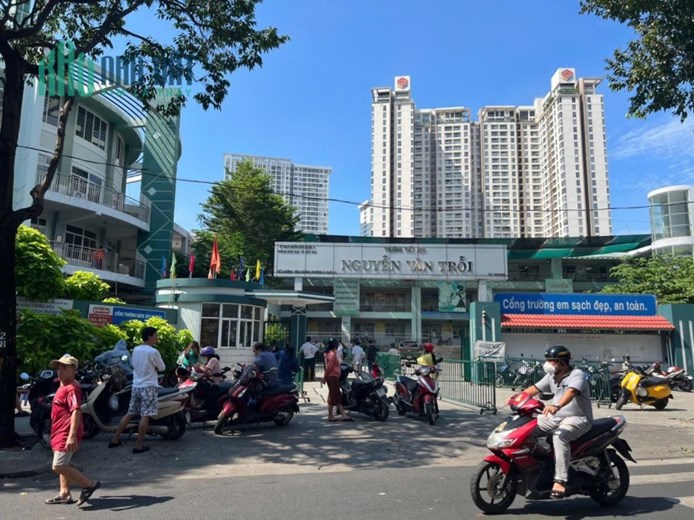 NHÀ GÓC NGAY CẦU CALMETTE QUẬN 1 KHU PHÂN LÔ ĐỒNG BỘ 3Mx8M KHÔNG QUY HOẠCH CHỦ NHÀ NGỘP BANK GIẢM