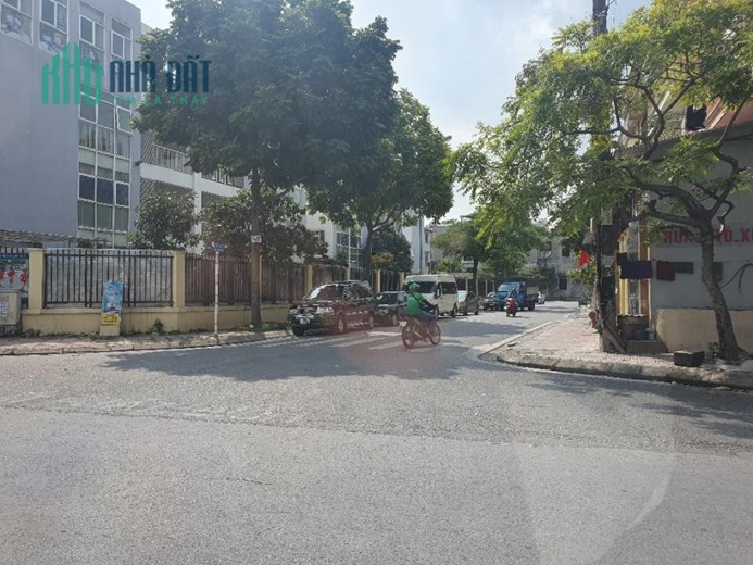 Nhà đẹp Nguyễn Văn Cừ, Gia Thụy, 44m x 5 tầng, MT 4.2m, ô tô, 7 tỷ 2