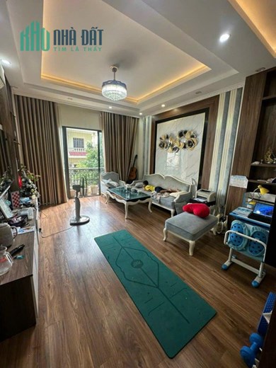 Nhà đẹp Nguyễn Văn Cừ, Gia Thụy, 44m x 5 tầng, MT 4.2m, ô tô, 7 tỷ 2
