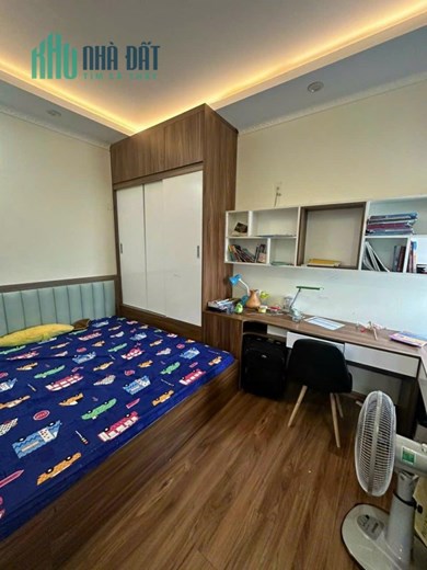 Nhà đẹp Nguyễn Văn Cừ, Gia Thụy, 44m x 5 tầng, MT 4.2m, ô tô, 7 tỷ 2