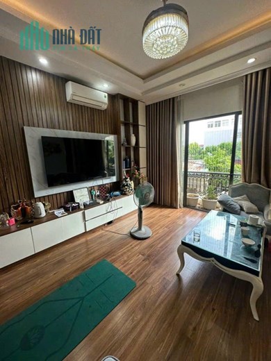 Nhà đẹp Nguyễn Văn Cừ, Gia Thụy, 44m x 5 tầng, MT 4.2m, ô tô, 7 tỷ 2