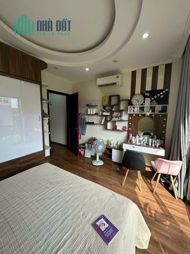Nhà đẹp Nguyễn Văn Cừ, Gia Thụy, 44m x 5 tầng, MT 4.2m, ô tô, 7 tỷ 2
