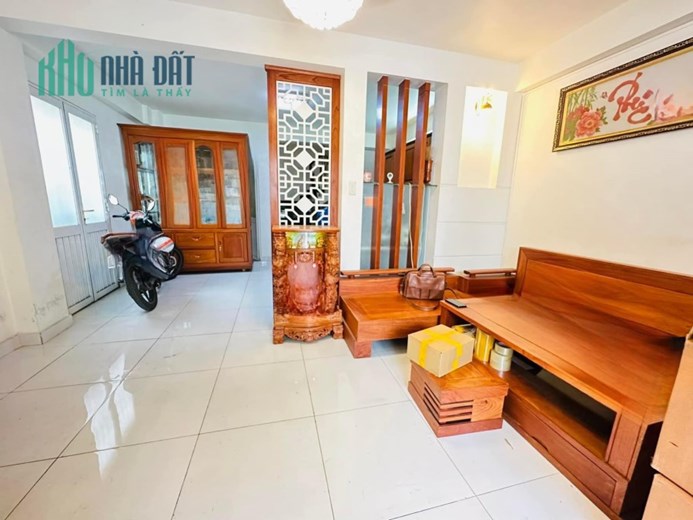 NGỘP BÁN GẤP NHÀ 6 TẦNG HXH QUAY ĐẦU TRƯỚC NHÀ NGAY LÊ ĐẠI HÀNH Q11