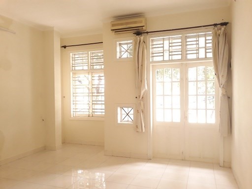 Cho thuê nhà mặt tiền đường Duy Tân, Thích hợp làm văn phòng