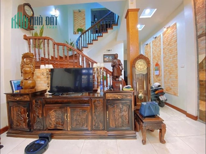 Cực đẹp, 40m2 nhà 4T MT 4.6m đường Tựu Liệt, rất gần mặt đường