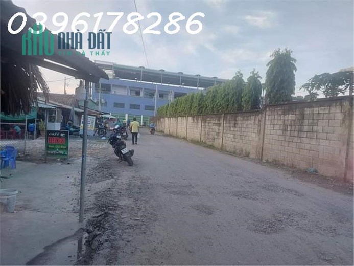 Do gia đình bận việc k bán được e cần sang lại mặt bằng Địa chỉ: DT 745, Uyên Hưng, Tân Uyên, Bình
