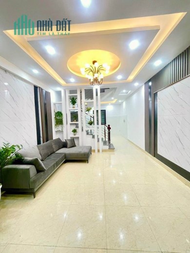 Bán nhà  Phạm Văn Đồng - 70m2 -7 Tầng – 12.6 tỷ, lô góc Ô tô Tránh Vỉa Hè.
