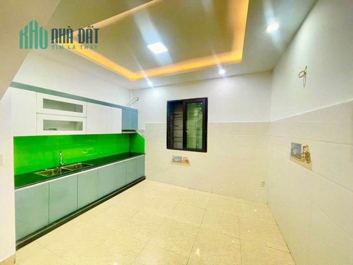 Bán nhà  Phạm Văn Đồng - 70m2 -7 Tầng – 12.6 tỷ, lô góc Ô tô Tránh Vỉa Hè.