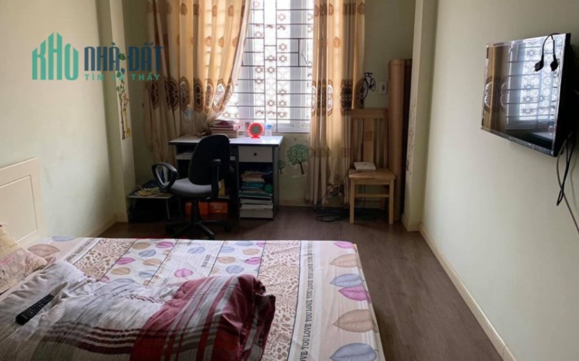 Bán nhà Trần Thái Tông, 65m2, ngang 8m, ô tô thông, khu quân đội, yên tỉnh, tiện tích bạc ngàn,